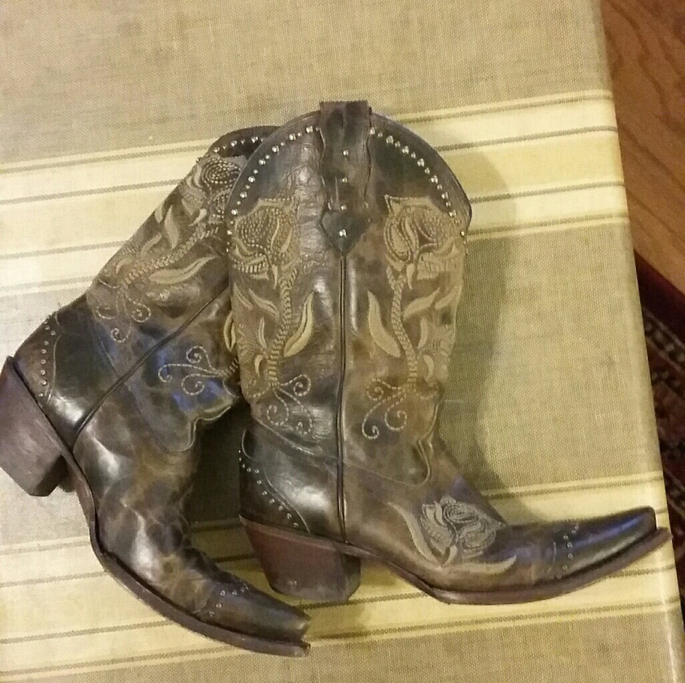 boots - Picture 3 of 7